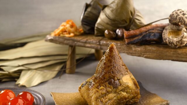 01154229-glutinous-rice-dumpling-with-pork-belly-and-salted-egg-yolk_cover_1600x1198.jpg
